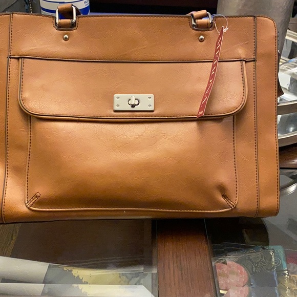 Tan bag with silver accent and shoulder strap - Picture 1 of 4